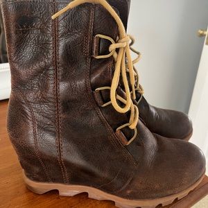 Sorel Joan of Arctic II gently used. In perfect condition